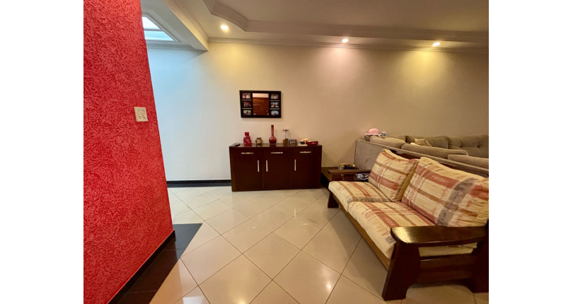 Belo Sobrado à venda no Bairro do Parque São Domingos na Rua Doutor Odon Carlos de Figueiredo Ferraz