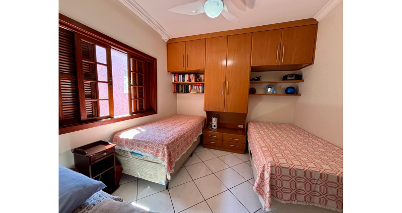 Belo Sobrado à venda no Bairro do Parque São Domingos na Rua Doutor Odon Carlos de Figueiredo Ferraz