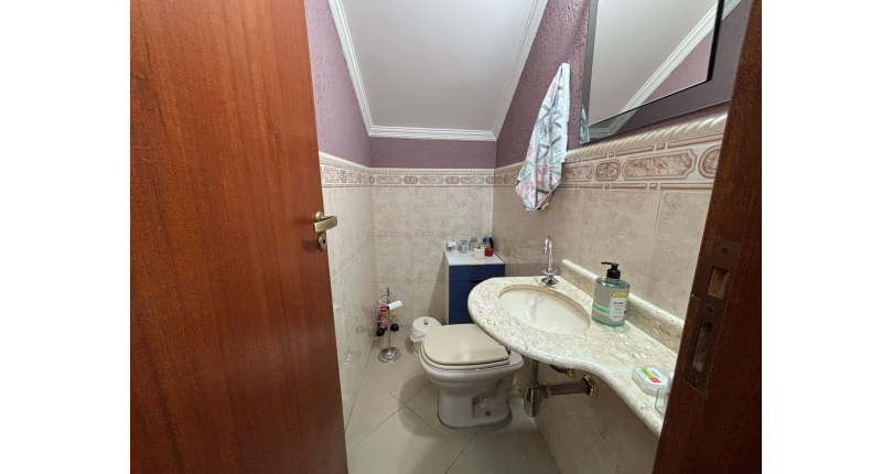 Belo Sobrado à venda no Bairro do Parque São Domingos na Rua Doutor Odon Carlos de Figueiredo Ferraz