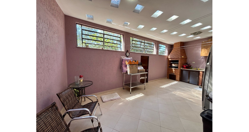 Belo Sobrado à venda no Bairro do Parque São Domingos na Rua Doutor Odon Carlos de Figueiredo Ferraz