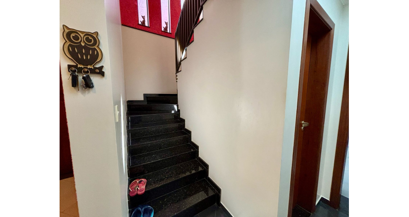 Belo Sobrado à venda no Bairro do Parque São Domingos na Rua Doutor Odon Carlos de Figueiredo Ferraz