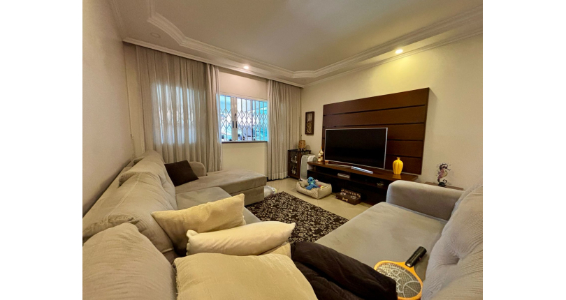 Belo Sobrado à venda no Bairro do Parque São Domingos na Rua Doutor Odon Carlos de Figueiredo Ferraz