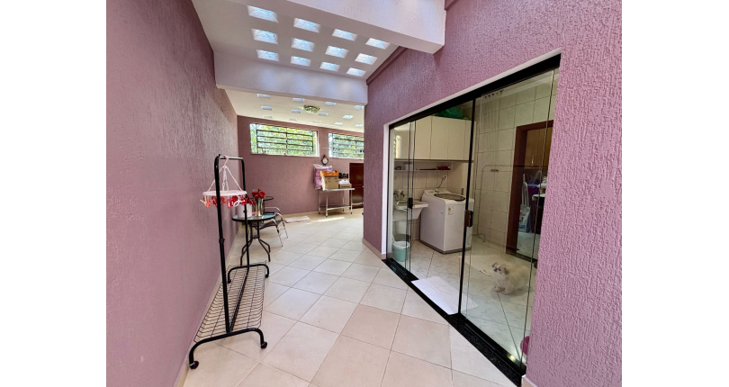 Belo Sobrado à venda no Bairro do Parque São Domingos na Rua Doutor Odon Carlos de Figueiredo Ferraz