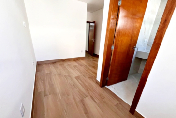 Lindo Sobrado Novo à venda Bairro do Parque São Domingos na Avenida General Charles de Gaulle 448,