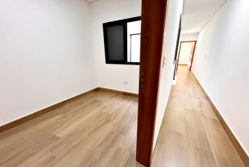 Lindo Sobrado Novo à venda Bairro do Parque São Domingos na Avenida General Charles de Gaulle 448,