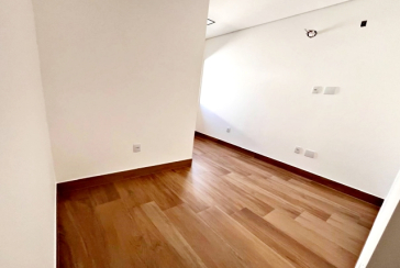 Lindo Sobrado Novo à venda Bairro do Parque São Domingos na Avenida General Charles de Gaulle 448,