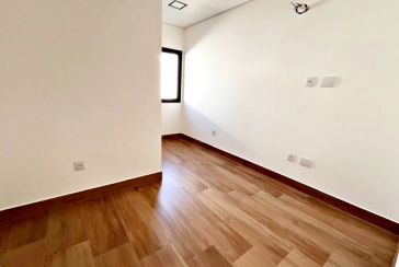 Lindo Sobrado Novo à venda Bairro do Parque São Domingos na Avenida General Charles de Gaulle 448,