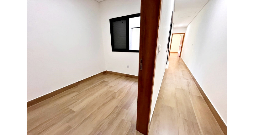 Lindo Sobrado Novo à venda Bairro do Parque São Domingos na Avenida General Charles de Gaulle 448,