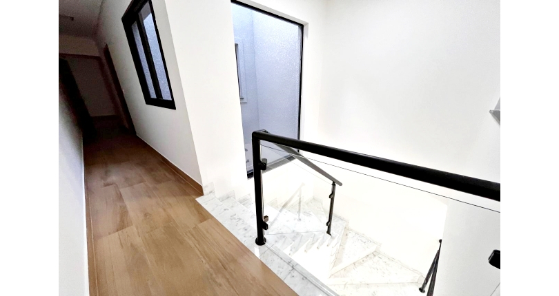 Lindo Sobrado Novo à venda Bairro do Parque São Domingos na Avenida General Charles de Gaulle 448,