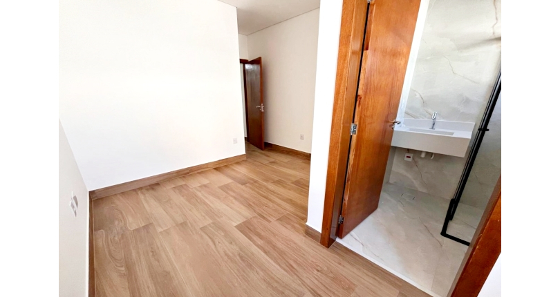 Lindo Sobrado Novo à venda Bairro do Parque São Domingos na Avenida General Charles de Gaulle 448,