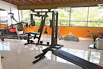 Bom Sobrado à venda no Bairro do Parque Nações Unidas na Rua Ciríaco Jimenez,