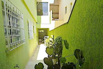 Bom Sobrado à venda no Bairro do Parque Nações Unidas na Rua Ciríaco Jimenez,