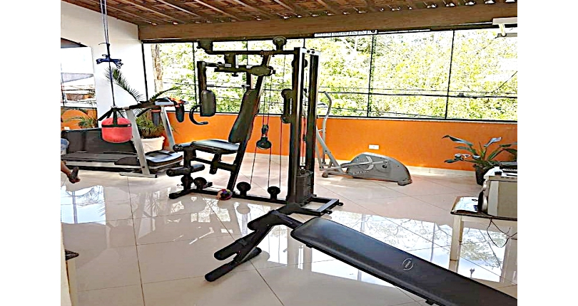 Bom Sobrado à venda no Bairro do Parque Nações Unidas na Rua Ciríaco Jimenez,