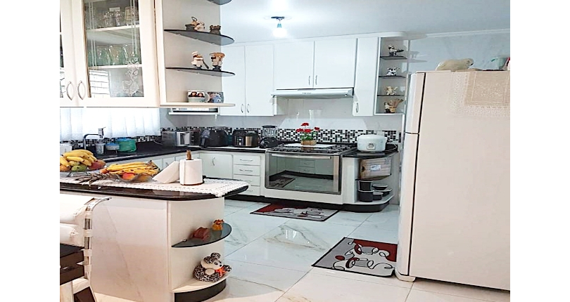 Bom Sobrado à venda no Bairro do Parque Nações Unidas na Rua Ciríaco Jimenez,