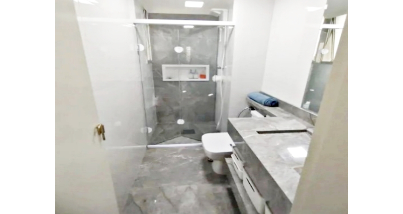  Apartamento à venda no Bairro do Parque Continental na Avenida Antônio de Souza Noschese 1675,