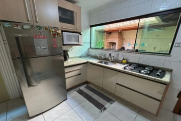 Belo Sobrado à venda no Bairro do Jardim Regina na Rua Engenheiro Marcílio Cardoso,