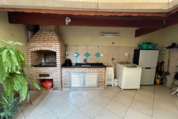 Belo Sobrado à venda no Bairro do Jardim Regina na Rua Engenheiro Marcílio Cardoso,