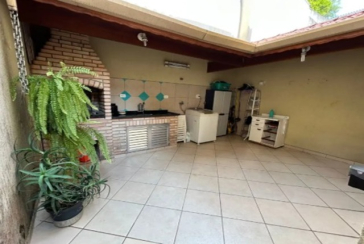 Belo Sobrado à venda no Bairro do Jardim Regina na Rua Engenheiro Marcílio Cardoso,