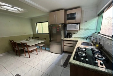 Belo Sobrado à venda no Bairro do Jardim Regina na Rua Engenheiro Marcílio Cardoso,