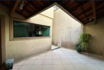 Belo Sobrado à venda no Bairro do Jardim Regina na Rua Engenheiro Marcílio Cardoso,