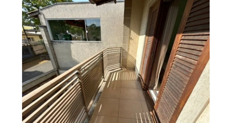 Belo Sobrado à venda no Bairro do Jardim Regina na Rua Engenheiro Marcílio Cardoso,