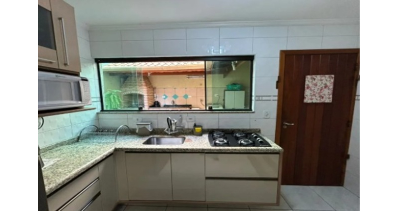 Belo Sobrado à venda no Bairro do Jardim Regina na Rua Engenheiro Marcílio Cardoso,