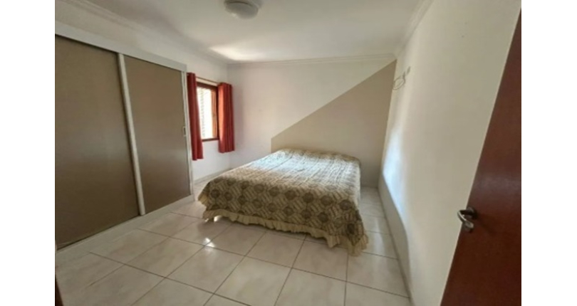 Belo Sobrado à venda no Bairro do Jardim Regina na Rua Engenheiro Marcílio Cardoso,