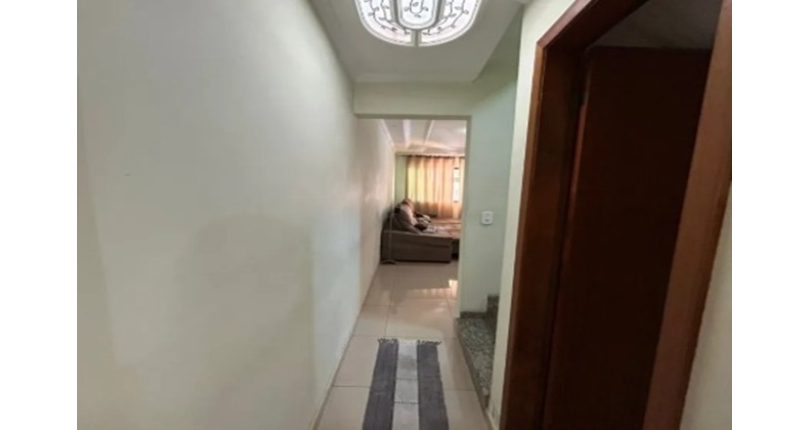 Belo Sobrado à venda no Bairro do Jardim Regina na Rua Engenheiro Marcílio Cardoso,