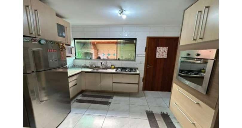 Belo Sobrado à venda no Bairro do Jardim Regina na Rua Engenheiro Marcílio Cardoso,