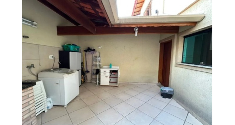 Belo Sobrado à venda no Bairro do Jardim Regina na Rua Engenheiro Marcílio Cardoso,