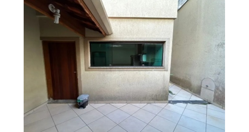 Belo Sobrado à venda no Bairro do Jardim Regina na Rua Engenheiro Marcílio Cardoso,