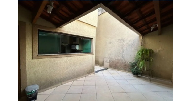 Belo Sobrado à venda no Bairro do Jardim Regina na Rua Engenheiro Marcílio Cardoso,