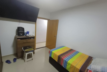 Casa assobradada à venda no Bairro do Parque Maria Domitila na Rua Eusebio da Silva