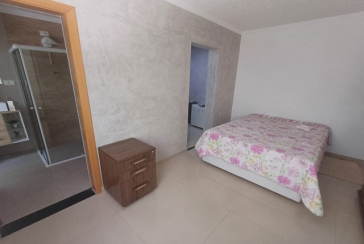 Casa assobradada à venda no Bairro do Parque Maria Domitila na Rua Eusebio da Silva