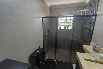 Casa assobradada à venda no Bairro do Parque Maria Domitila na Rua Eusebio da Silva