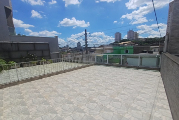 Casa assobradada à venda no Bairro do Parque Maria Domitila na Rua Eusebio da Silva