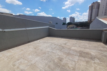 Casa assobradada à venda no Bairro do Parque Maria Domitila na Rua Eusebio da Silva