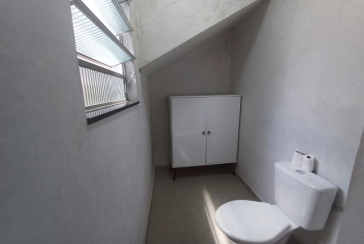 Casa assobradada à venda no Bairro do Parque Maria Domitila na Rua Eusebio da Silva