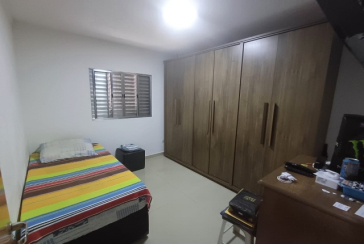 Casa assobradada à venda no Bairro do Parque Maria Domitila na Rua Eusebio da Silva