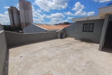 Casa assobradada à venda no Bairro do Parque Maria Domitila na Rua Eusebio da Silva