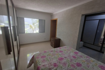 Casa assobradada à venda no Bairro do Parque Maria Domitila na Rua Eusebio da Silva