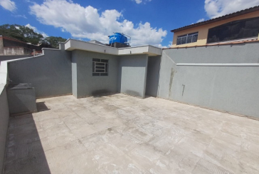 Casa assobradada à venda no Bairro do Parque Maria Domitila na Rua Eusebio da Silva