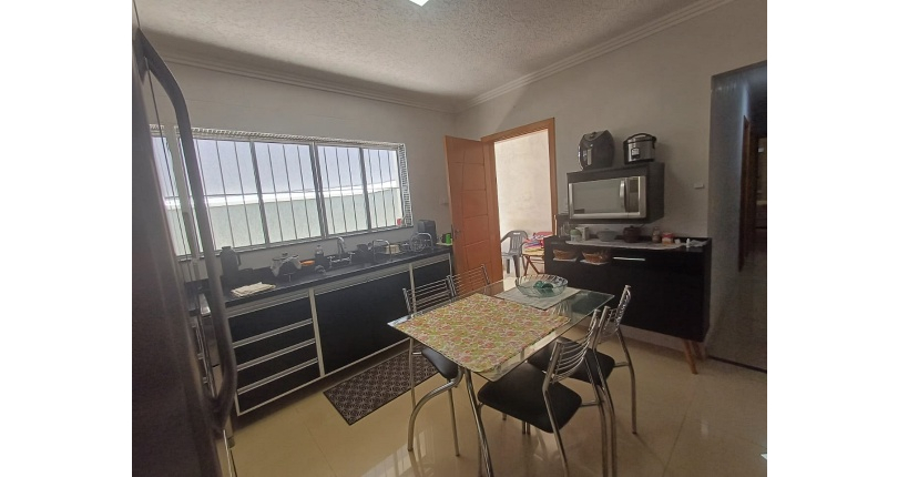 Casa assobradada à venda no Bairro do Parque Maria Domitila na Rua Eusebio da Silva