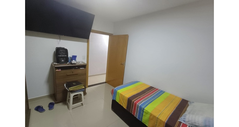 Casa assobradada à venda no Bairro do Parque Maria Domitila na Rua Eusebio da Silva