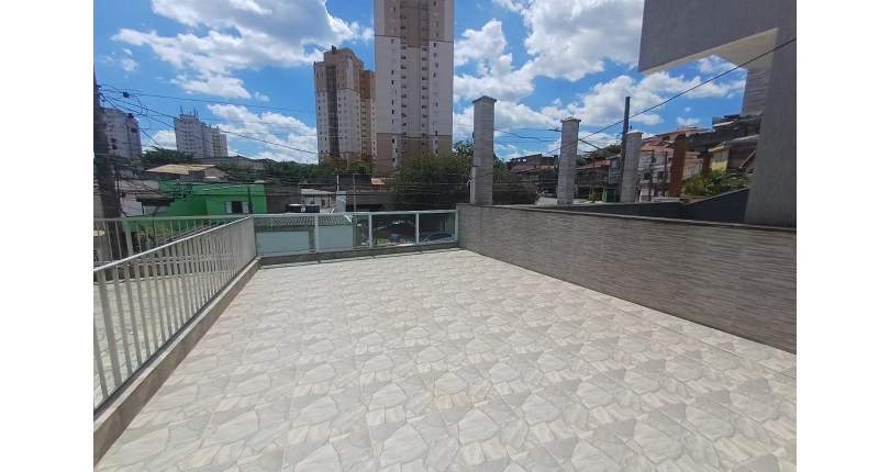 Casa assobradada à venda no Bairro do Parque Maria Domitila na Rua Eusebio da Silva