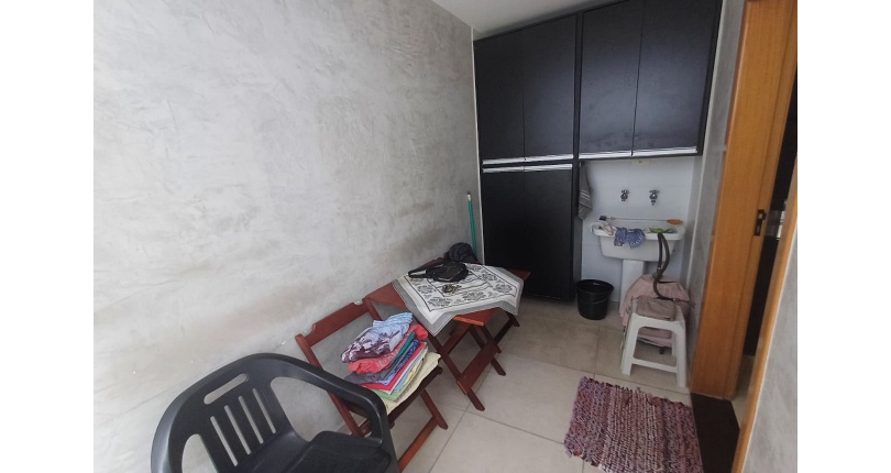 Casa assobradada à venda no Bairro do Parque Maria Domitila na Rua Eusebio da Silva