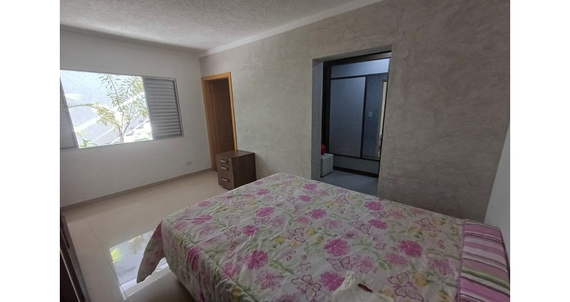 Casa assobradada à venda no Bairro do Parque Maria Domitila na Rua Eusebio da Silva