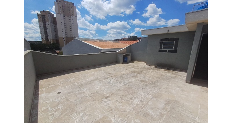 Casa assobradada à venda no Bairro do Parque Maria Domitila na Rua Eusebio da Silva