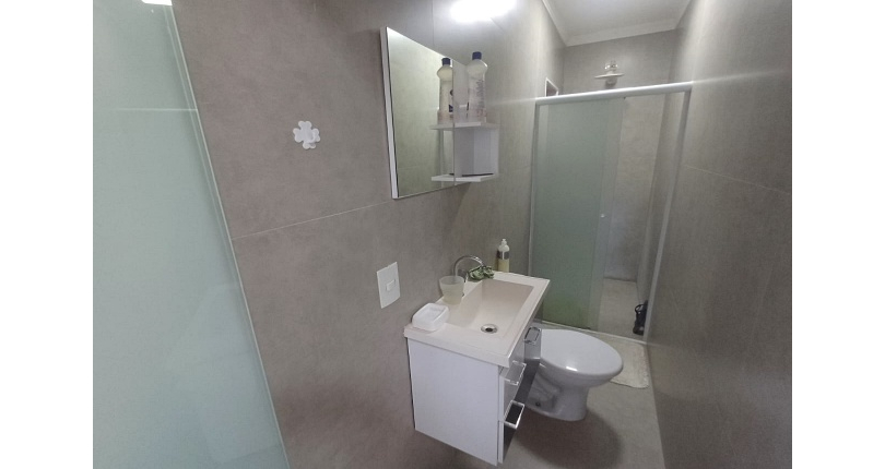 Casa assobradada à venda no Bairro do Parque Maria Domitila na Rua Eusebio da Silva