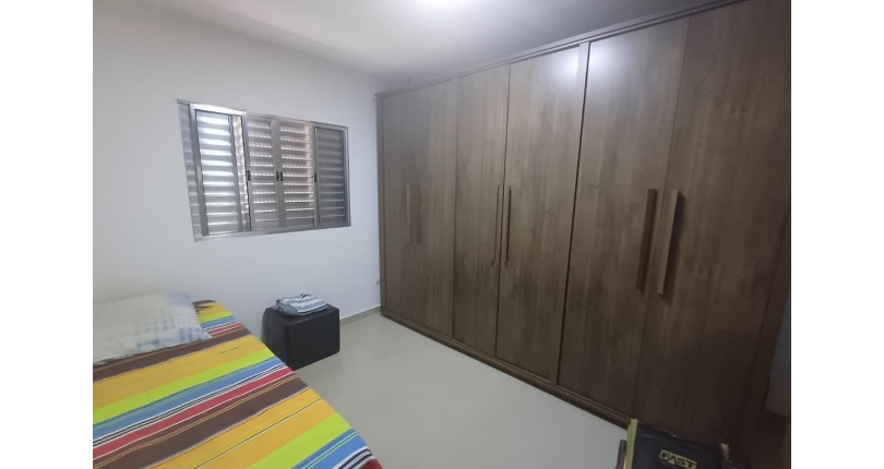 Casa assobradada à venda no Bairro do Parque Maria Domitila na Rua Eusebio da Silva